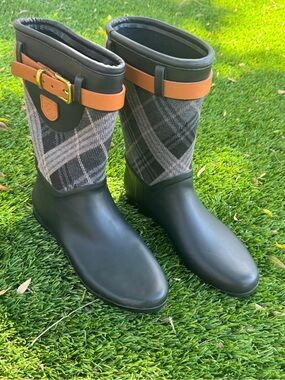 däv Plaid Mid-Calf Rain Boots with Tan Buckle Trim
